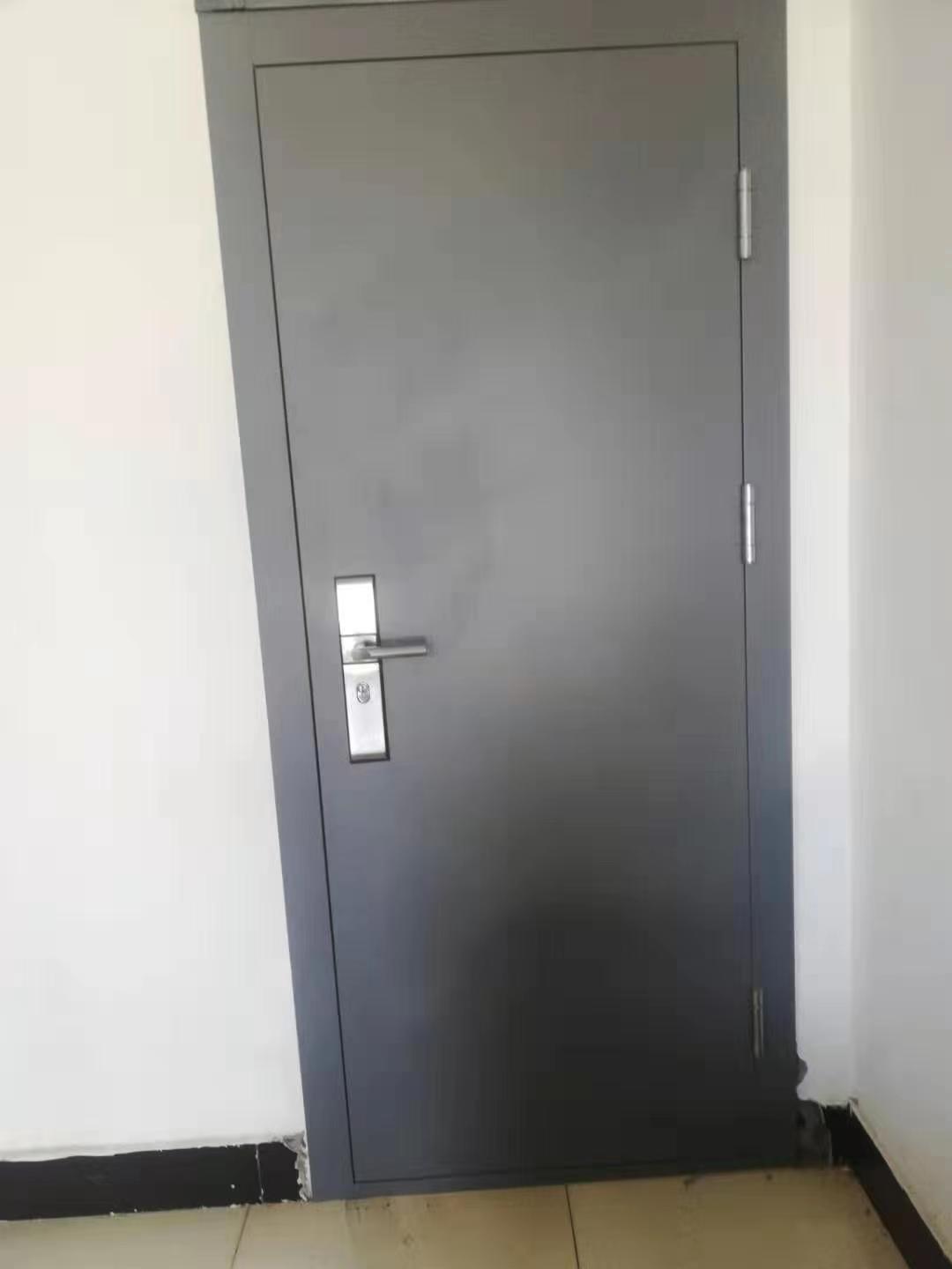 �����T
