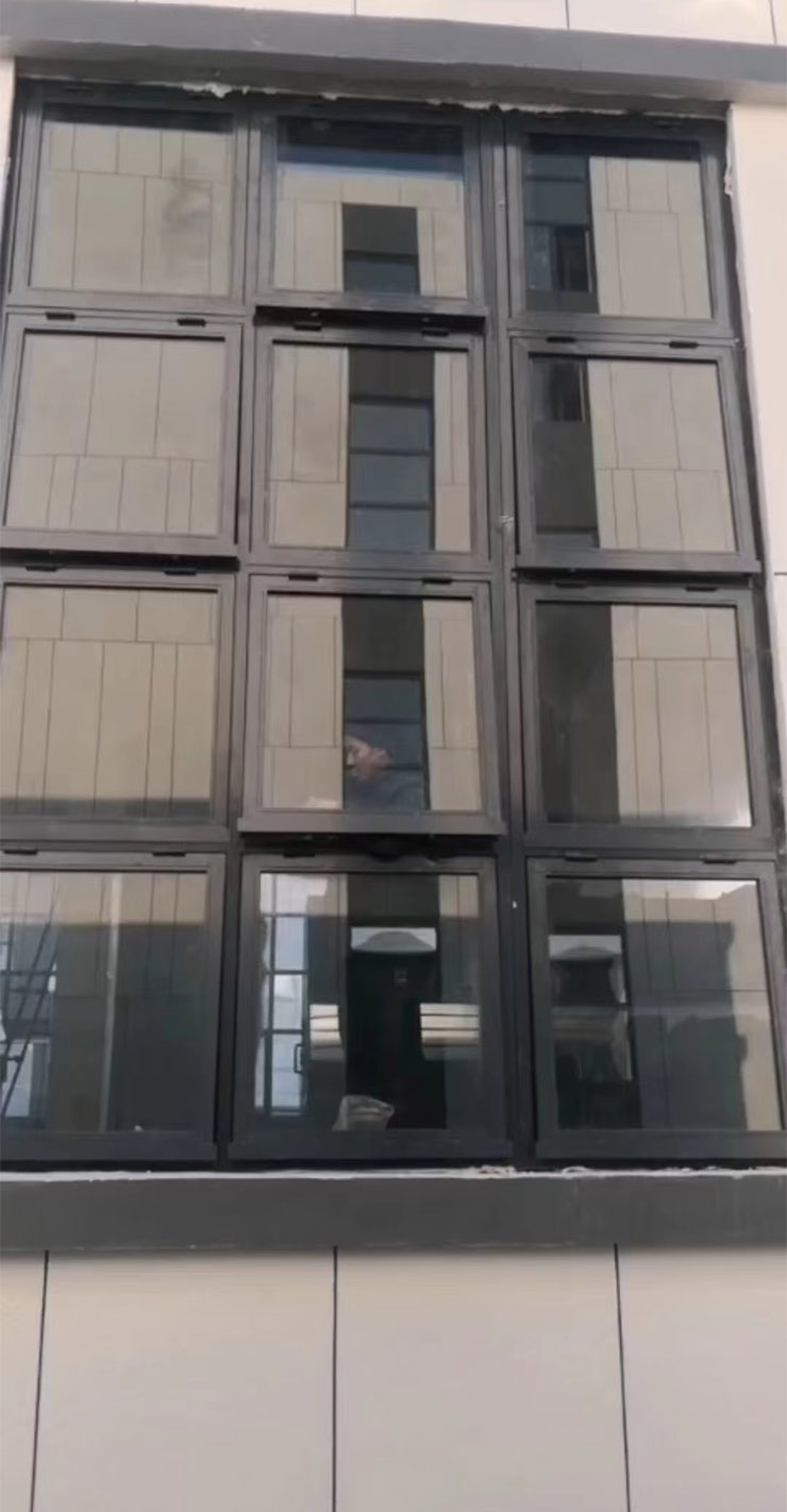 ���]��
